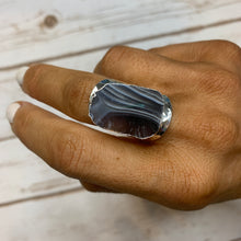 Load image into Gallery viewer, Silver Hammered Agate Statement Ring