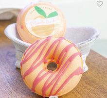 Load image into Gallery viewer, Palisades Peach Donut Bath Bomb