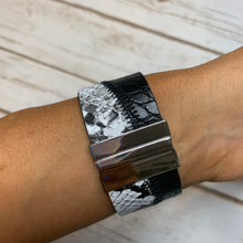 Load image into Gallery viewer, Black/White Snake Skin Bracelet