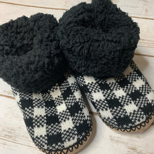 Load image into Gallery viewer, Black/White Buffalo Plaid Slipper S/M Size 6-7