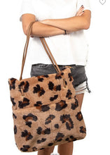 Load image into Gallery viewer, Faux Fur Cheetah Tote