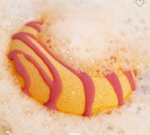 Load image into Gallery viewer, Palisades Peach Donut Bath Bomb