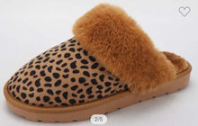 Load image into Gallery viewer, Cheetah Faux Fur Slippers