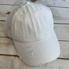 Load image into Gallery viewer, White Crisscross Hat