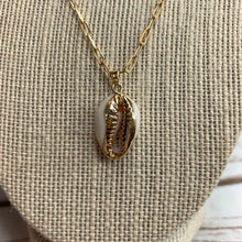 Load image into Gallery viewer, Gold Dipped Shell Necklace