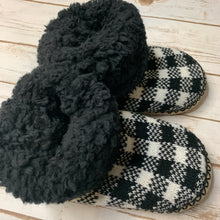 Load image into Gallery viewer, Black/White Buffalo Plaid Slipper L/XL Size 8-9