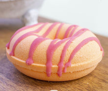 Load image into Gallery viewer, Palisades Peach Donut Bath Bomb