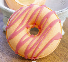 Load image into Gallery viewer, Palisades Peach Donut Bath Bomb
