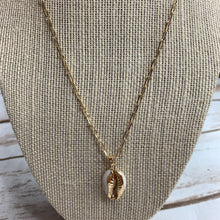 Load image into Gallery viewer, Gold Dipped Shell Necklace