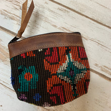 Load image into Gallery viewer, Hand Loomed Coin Purse