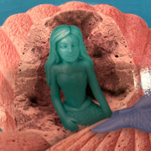 Load image into Gallery viewer, Sale! Toy - Mermaids - Discovery Stone Shell With Chisel