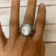 Load image into Gallery viewer, White/Silver Ring Size 8