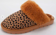 Load image into Gallery viewer, Cheetah Faux Fur Slippers